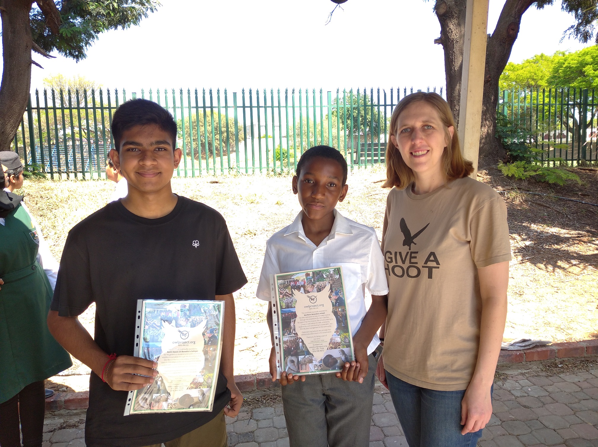 Kavin Kassie, Adivhalo Mokakatleng, Sara Orchardson - giving certificates of thanks to Kavin and Adivhalo.jpg